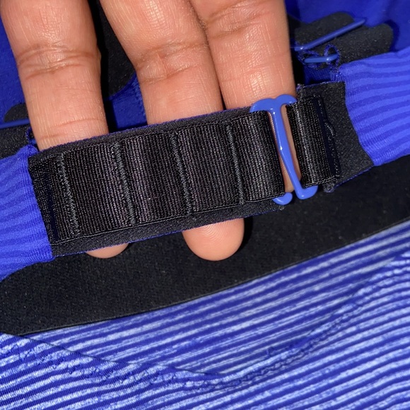 Lululemon Blue Stripped CrossBack Adjustable Strap size 6 - Picture 9 of 17